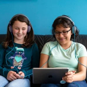 Фото: Гарнітура JLAB JBuddies Studio Kids Bluetooth Graphite/Violet (IEUHBSTUDIORGRYPRPL4) № 6 | KTC
