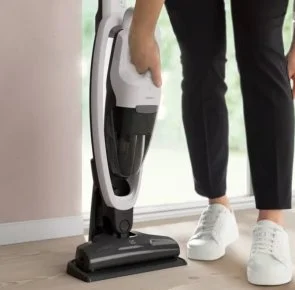 Фото: Ручний бездротовий пилосос Electrolux 300 Cordless cleaner 2in1 (ES31CB18SH) № 4 | KTC