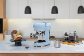 Фото: Ріжкова кавоварка Smeg Retro Style Pastel blue (ECF02PBEU) № 10 | KTC