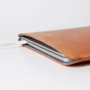 Фото: Чохол INCARNE Free Port Plus a15 - MacBook Air 15 2023-2024 Cognac № 3 | KTC