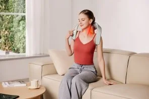 Фото: Масажер Шіацу SKG H5 Mini Neck＆Shoulder Massager (42124) № 5 | KTC