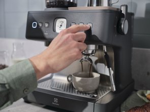 Ріжкова кавоварка Electrolux 800 Series (E8EC1-8BP)