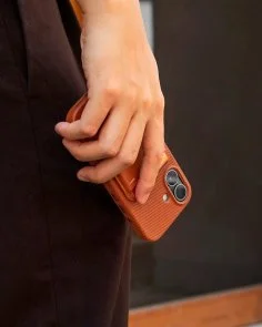 Фото: Чохол Native Union for Apple iPhone 17 - RE Classic Tan (RECLA-TAN-NP25) № 3 | KTC