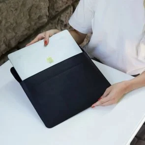 Фото: Чохол INCARNE Klouz - MacBook Neo 13 2026 Black № 3 | KTC