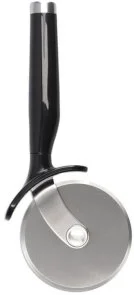 Фото: Ніж кухонний для піци та тіста KitchenAid Classic 9cm Black (KCG113OHOBE) № 2 | KTC