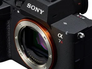 Фото: Компактна фотокамера Sony Alpha 7RM6 Body Black (ILCE7RM6B.FS1) № 7 | KTC