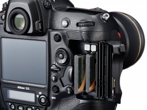 Цифрова фотокамера дзеркальна Nikon D5-b body CompactFlach (VBA460BE)