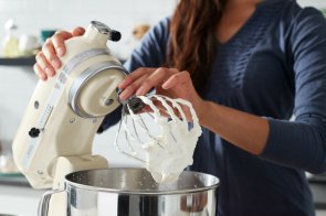 Міксер стаціонарний KitchenAid 5KSM125EAC Creamy