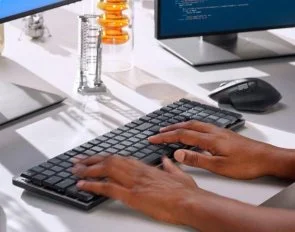 Фото: Клавіатура Logitech MX Mechanical Wireless Illuminated Performance Clicky US/UKR Graphite (920-010759) № 8 | KTC