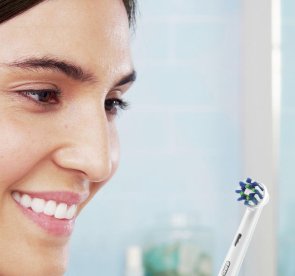 Електрична зубна щітка Braun Oral-B Pro Series 1 CrossAction (D305.513.3X Black)