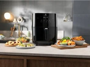 Фото: Мультипіч Electrolux 800 Steam Air Fryer (EAF7SB) № 10 | KTC