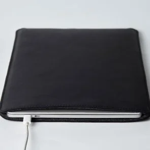Фото: Чохол INCARNE Free Port Plus a15 - MacBook Air 15 2023-2024 Black № 4 | KTC