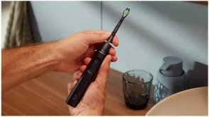 Фото: Електрична зубна щітка Philips Sonicare 5300 Series Black (HX7101/01) № 4 | KTC