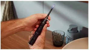 Фото: Електрична зубна щітка Philips Sonicare 7100 Series Black + Travel case (HX7421/01) № 5 | KTC
