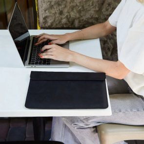 Чохол INCARNE Klouz - MacBook Neo 13 2026 Black