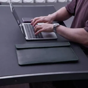 Фото: Чохол INCARNE Klouz - MacBook Neo 13 2026 Green № 5 | KTC