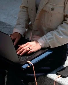 Фото: Чохол Native Union W.F.A Stow Lite 16 Sleeve for Apple Macbook Pro 16 Navy (STOW-LT-MBS-NAV-16) № 6 | KTC