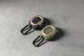 Фото: Чохол UAG for Airpods Pro 3nd Gen 2025 - Monarch with Built-in Phone Stand Olive Drab/Silver (104131117233) № 21 | KTC