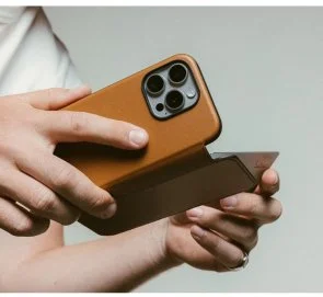 Фото: Чохол Nomad for Apple iPhone 16 Pro - Modern Leather Folio English Tan (NM01678885) № 13 | KTC