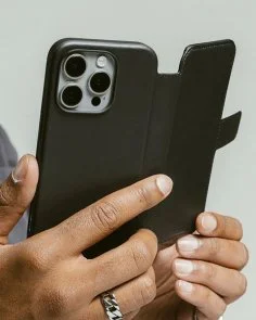 Фото: Чохол Nomad for Apple iPhone 16 Pro Max - Modern Leather Folio Black (NM01675785) № 12 | KTC