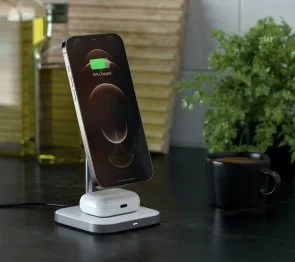 Фото: Бездротова зарядна станція Satechi Aluminum 2in1 Magnetic Wireless Charging Stand Space Gray (ST-WMCS2M) № 6 | KTC