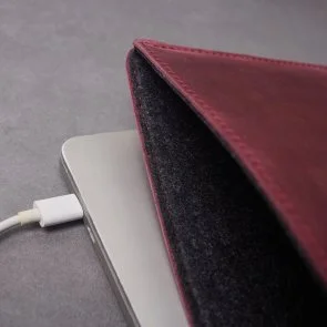Фото: Чохол INCARNE Free Port Plus a15 - MacBook Air 15 2023-2024 Burgundy № 5 | KTC
