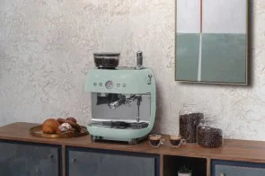 Фото: Ріжкова кавоварка Smeg Espresso coffee machine with grinder Pastel Green (EGF03PGEU) № 15 | KTC