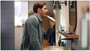 Фото: Електрична зубна щітка Philips Sonicare 5300 Series White (HX7108/01) № 6 | KTC