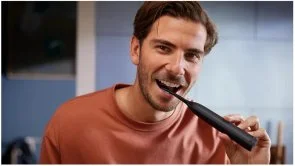 Фото: Електрична зубна щітка Philips Sonicare 5500 Series Black (HX7111/01) № 4 | KTC