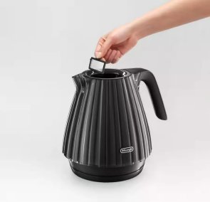 Електрочайник DeLonghi KBD 2001 BK Ballerina