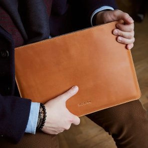 Чохол INCARNE Gamma Plus - MacBook Neo 13 2026 Cognac