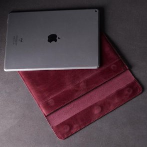 Чохол INCARNE Klouz - MacBook Neo 13 2026 Burgundy