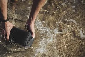Фото: Портативна колонка Fresh 'N Rebel Rockbox Bold L Waterproof Bluetooth Concrete (1RB7000CC) № 4 | KTC