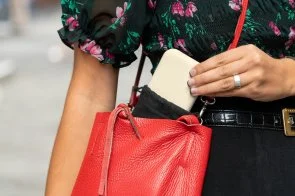 Фото: Безпровідна універсальна батарея Courant Carry PD Wireless Powerbank 8000mAh Bone (CR-CA-WH-SL) № 3 | KTC
