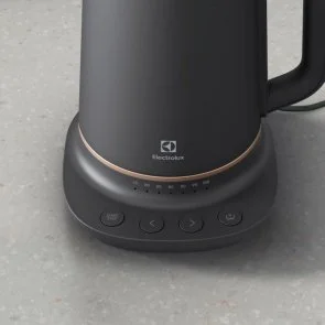 Фото: Електрочайник Electrolux E7K1-6BP Black № 9 | KTC