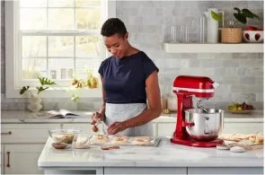 Фото: Планетарний міксер KitchenAid Mixer Bowl-Lift 6.6L - Artisan 5KSM70SHX Caramel Apple (5KSM70SHXECA) № 10 | KTC