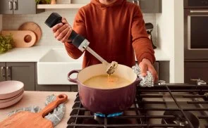 Фото: Занурюваний блендер KitchenAid Go 5KHBRV05BM зі знімною батареєю, з аксесуарами, без акумулятора № 8 | KTC