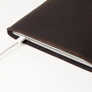 Фото: Чохол INCARNE Free Port Plus a15 - MacBook Air 15 2023-2024 Brown № 3 | KTC