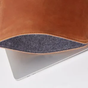 Фото: Чохол INCARNE Free Port Plus a15 - MacBook Air 15 2023-2024 Cognac № 4 | KTC