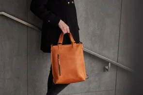 Фото: Рюкзак для ноутбука INCARNE Optimus S Cognac № 12 | KTC