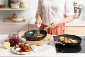 Фото: Набір сковорідок KitchenAid FHA 20cm/ 28cm 2pcs (CC005698-001) № 9 | KTC