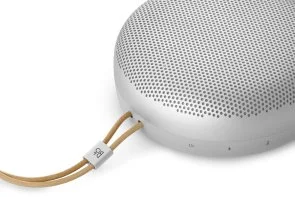 Фото: Портативна колонка Bang & Olufsen Beosound A1 3nd Gen Natural Aluminium (1736002) № 5 | KTC