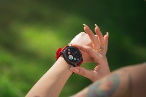 Смарт годинник 2E Motion GT2 47mm Black/Red plus strap Green (2E-CWW21BKRD-WS)