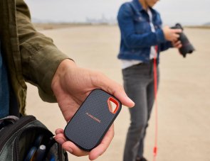 Зовнішній SSD-накопичувач SanDisk Extreme Portable V3 1TB (SDSSDE70-1T00-G25)