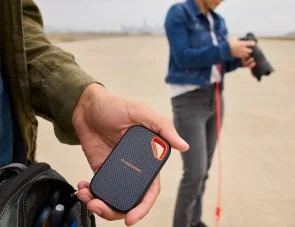 Фото: Зовнішній SSD-накопичувач SanDisk Extreme Portable V3 1TB Blue (SDSSDE70-1T00-G25) № 2 | KTC