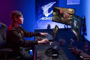 Фото: Ноутбук Gigabyte Aorus 5 Black (AORUS-5_KE4-72RU314SO) - 15.6" IPS 240 Гц / Intel Core i7 / i7-12700H / DDR4 16 ГБ / PCI-E SSD 1 ТБ / GeForce RTX 3060 № 5 | KTC