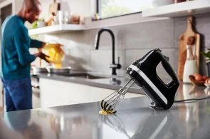 Фото: Ручний міксер KitchenAid 6 Speed with Flex Edge Beaters 5KHM6118 Black (5KHM6118EOB) № 5 | KTC