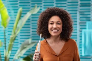 Фото: Електрична зубна щітка Philips Sonicare DiamondClean 9000 series Black/White 2pcs (HX9914/69) № 6 | KTC