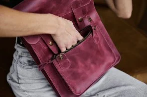 Фото: Рюкзак для ноутбука INCARNE Brit S Burgundy № 16 | KTC