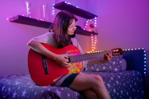 Гірлянда Twinkly Strings USB 200 Pearl-shaped RGB LEDs, Green Wire, USB-C (TWKP200RGB-G)